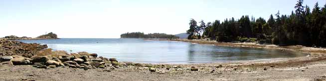 Panoramic
view of Morning Beach Photo of
Morning Beach, Galiano Island, (c) 2004
Sands of Morning Beach Bed &
Breakfast